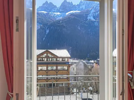 Appartement rénové à Chamonix, balcon, parking - Photo 8