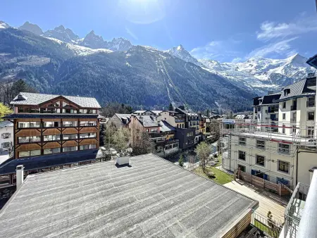 Appartement rénové à Chamonix, balcon, parking - Photo 11