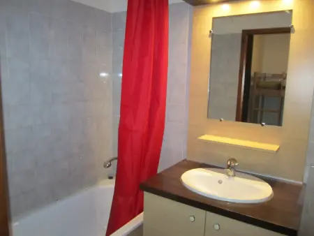 Studio Confort avec WiFi et Parking - 4 Pers., Appartement 4 personnes à Brides les Bains - Photo 3