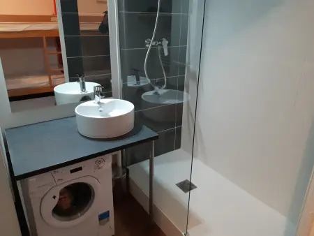 Studio cosy avec balcon sud, WiFi et parking à Brides-les-Bains - Photo 5