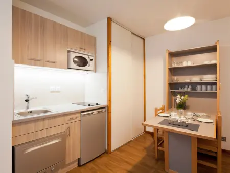 Studio 4 Pers avec Balcon, WiFi et Parking, Appartement 4 personnes à Brides les Bains - Photo 3