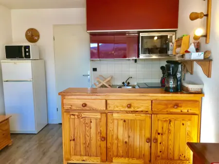 Studio cabine avec balcon, vue montagnes proche centre village - Photo 3