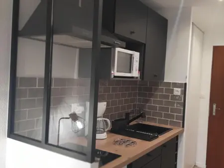 Appartement rénové 20m² au pied des pistes avec balcon et parking gratuit - Photo 6