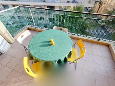 Spacieux 3P en Centre-ville de Menton, Terrasse, Parking, Wifi Gratuit, Proche Plage - Photo 1