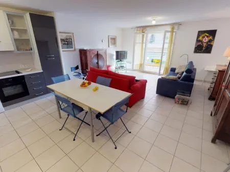 Spacieux 3P en Centre-ville de Menton, Terrasse, Parking, Wifi Gratuit, Proche Plage - Photo 3
