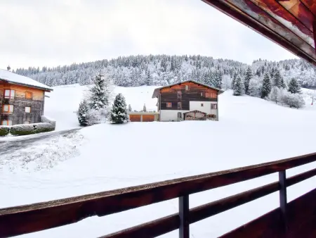 Studio avec balcon exposé sud-ouest, parking et animaux admis à 300m du centre - Photo 1