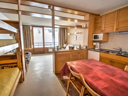 Studio avec balcon exposé sud-ouest, parking et animaux admis à 300m du centre - Photo 2