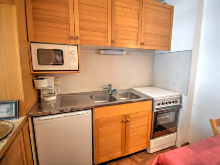 Studio avec balcon exposé sud-ouest, parking et animaux admis à 300m du centre - Photo 3