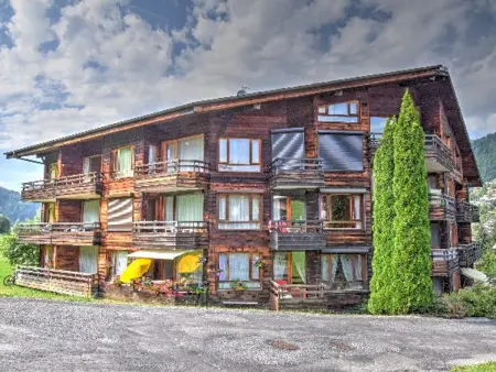 Studio avec balcon exposé sud-ouest, parking et animaux admis à 300m du centre - Photo 6