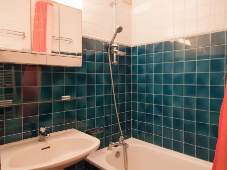 Appartement chaleureux à 300m des pistes, 5 personnes, balcon, draps, parking - Photo 4