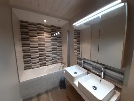 Appartement rénové 3 chambres skis aux pieds à Courchevel avec WiFi - Photo 4