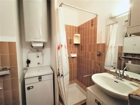 Studio lumineux et fonctionnel, idéalement situé à Aix-les-Bains - Photo 3