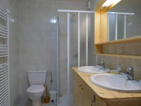 Appartement cosy 3 pièces avec balcon et garage, à proximité des pistes et commerces - Photo 5