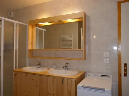 Appartement cosy 3 pièces avec balcon et garage, à proximité des pistes et commerces - Photo 6