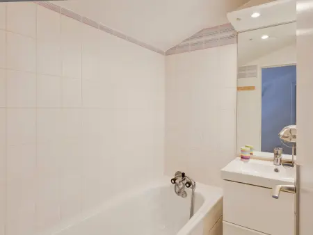Appartement duplex 2 chambres centre Brides-les-Bains, balcon, ascenseur, animaux admis - Photo 9