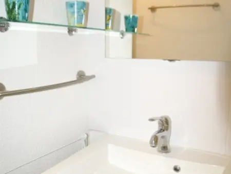 Appart 2 pièces avec balcon, proche pistes, animaux admis - Photo 3
