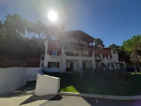 Appartement de standing avec jardin privatif, proche du lac et du centre, parking inclus - Photo 22