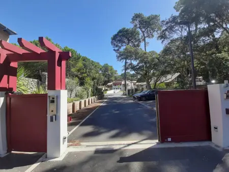 Appartement de standing avec jardin privatif, proche du lac et du centre, parking inclus - Photo 23
