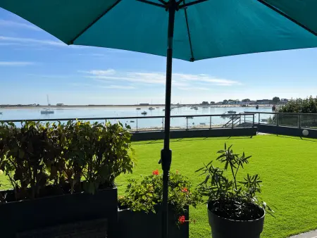 Port-Louis: Appartement T2 avec Terrasse, Parking et Wifi - Photo 2