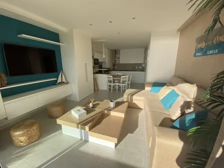 Port-Louis: Appartement T2 avec Terrasse, Parking et Wifi - Photo 15
