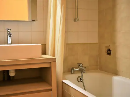 Studio cabine rénové, grand balcon, 6 couchages, 300m des pistes d'Auris en Oisans - Photo 8