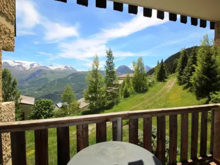 Studio cabine au pied des pistes avec balcon et parking gratuit, proche commerces - Auris en Oisans - Photo 1