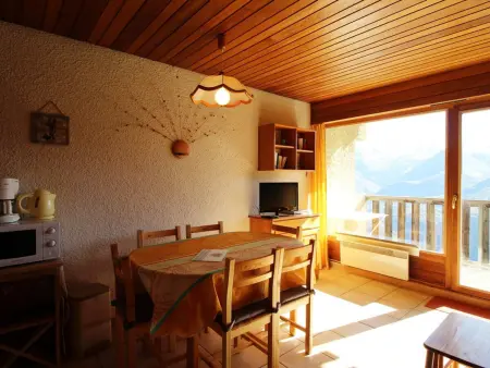 Confortable T2 au pied des pistes avec balcon et parking gratuit - Photo 4