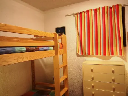 Confortable T2 au pied des pistes avec balcon et parking gratuit - Photo 7