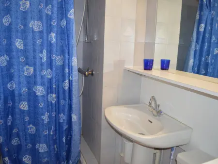 Studio cabine 4 pers, proche plage, vue rue et montagne - Photo 8