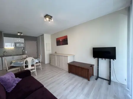 Studio confort à La Rochelle avec balcon et parking, proche plage - Photo 3