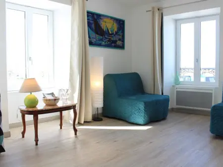 Studio rénové au centre de La Rochelle, vue sur le port - Photo 6