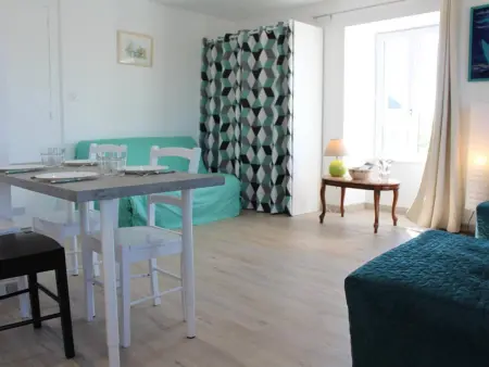 Studio rénové au centre de La Rochelle, vue sur le port - Photo 11