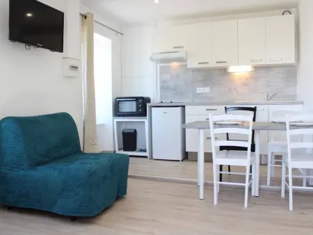Studio rénové au centre de La Rochelle, vue sur le port - Photo 13