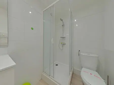 Studio rénové au centre de La Rochelle, vue sur le port - Photo 15