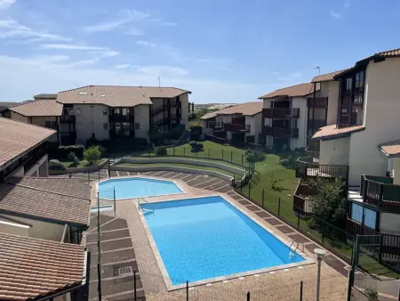 Appartement T1 à 50m du lac avec piscine, salle de jeux et parking, idéal famille/amis - Photo 1