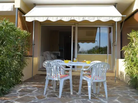 Studio cabine avec terrasse et parking, à 250 m de la plage d'Aiguebelle, Le Lavandou - Photo 1
