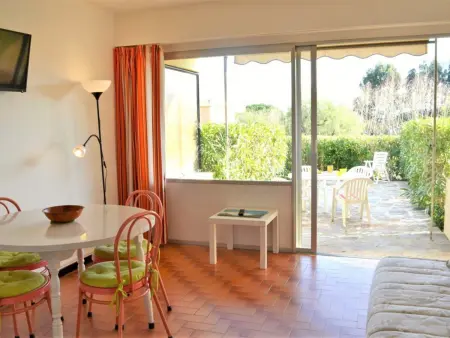 Studio cabine avec terrasse et parking, à 250 m de la plage d'Aiguebelle, Le Lavandou - Photo 3