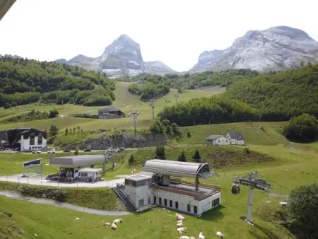 Studio 6 pers. avec balcon et accès direct aux pistes à Eaux-Bonnes - Photo 10