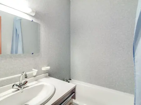 Appartement cosy pour 4 personnes avec ascenseur, à 350m des pistes au centre de Cauterets - Photo 4