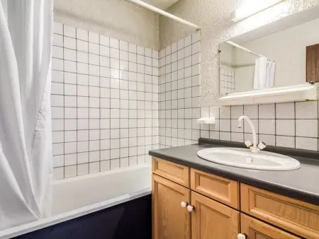 Appartement T3 6 pers avec jardinet, BBQ, proche thermes, parking privé, 3 stations de ski à proximité - Photo 6