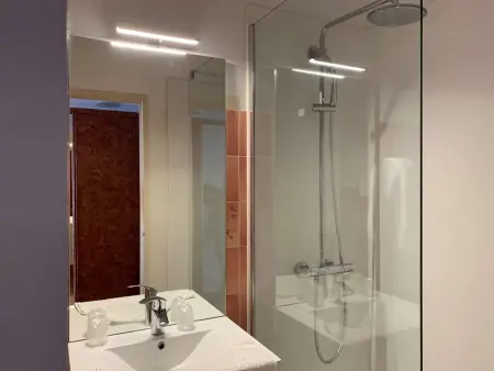 Appartement refait à neuf avec vue mer, WIFI et balcon à Perros-Guirec - Photo 7