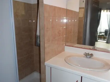 Appartement Climatisé 6 Couchages avec Mezzanine, Piscine et Parking Privé à Marseillan - Photo 6