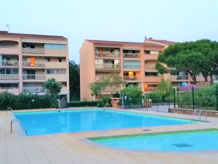 Appartement à Sainte-Maxime: 3 Pièces, Terrasse, Piscine, Clim, Proche Plage - Photo 1