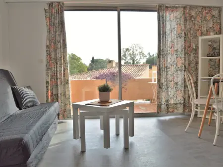 Studio 4 couchages avec terrasse, parking et proche plage au Lavandou - Photo 3