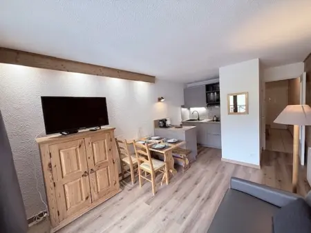 Studio ensoleillé avec coin montagne et balcon, face aux pistes de Montgenèvre - Photo 2