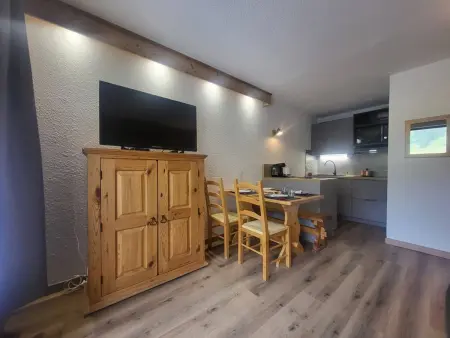 Studio ensoleillé avec coin montagne et balcon, face aux pistes de Montgenèvre - Photo 4
