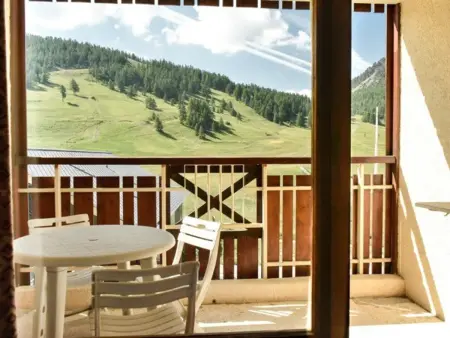 Studio ensoleillé avec coin montagne et balcon, face aux pistes de Montgenèvre - Photo 7