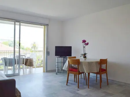 Charmant T2 à Antibes avec balcon, proche plage - Photo 3