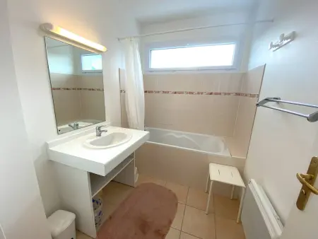 Spacieux appartement avec WIFI, 2 chambres, centre-ville de Perros-Guirec, proche plages - Photo 4