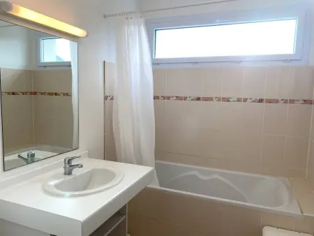 Spacieux appartement avec WIFI, 2 chambres, centre-ville de Perros-Guirec, proche plages - Photo 8